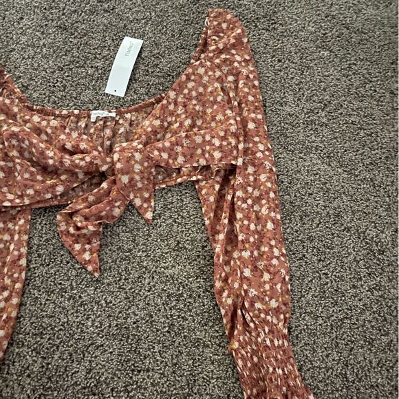 Womens size small floral crop top. Tie front. Bell sleeves. Floral & rust color - Picture 5 of 8